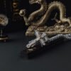 Automobilio pakabukas balti rytų pažadai baltos spalvos, dekoruotas kryžiumi ir rytietiškais ornamentais